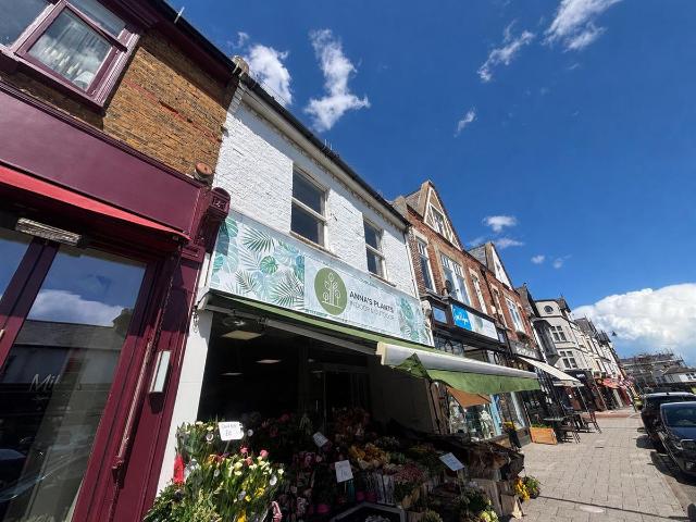 Broadway, Leigh On Sea SS9, 2 bed flat to rent, £1,600 pcm | PrimeLocation