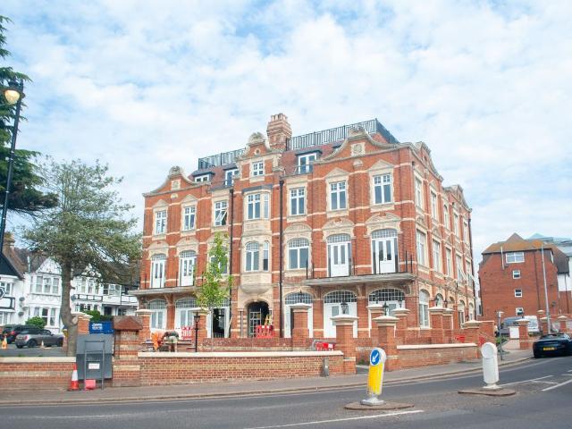 Broadway, Leigh On Sea SS9, 2 bed flat to rent, £2,500 pcm | PrimeLocation