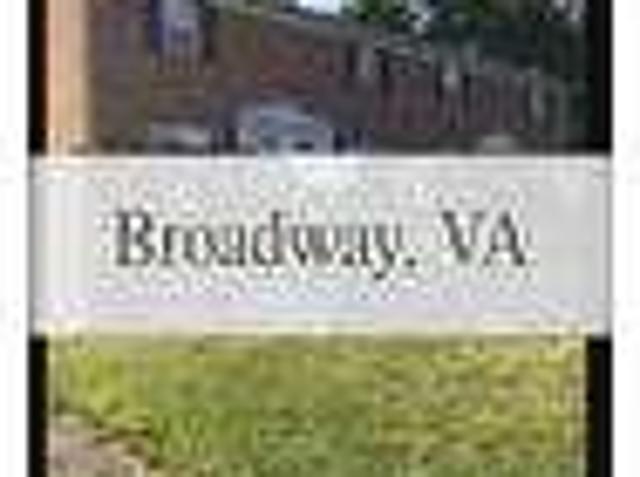 Broadway Nice 2 bedroom 1 bath townhouse