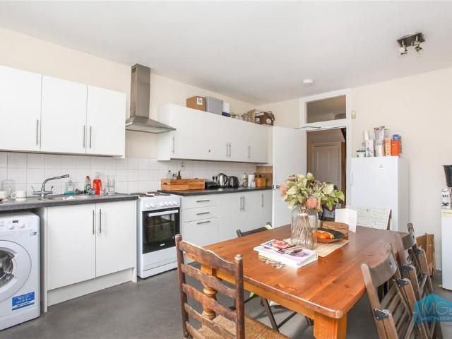 Broadway Parade, Crouch End, London, N8 4 bed apartment to rent £3,700 pcm £854 pw