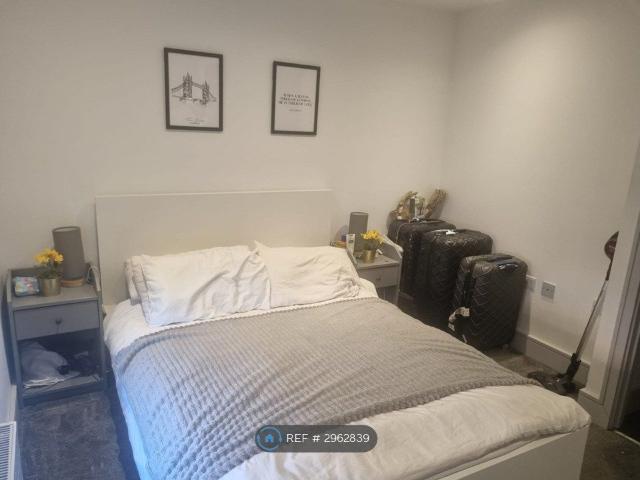 Broadway Parade, London N8, 2 bed flat to rent, £2,200 pcm | PrimeLocation