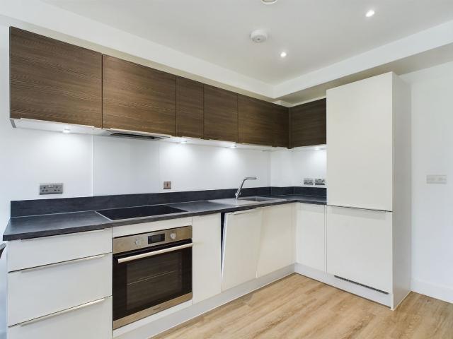 Broadway, Peterborough PE1, 1 bed flat to rent, £900 pcm | PrimeLocation