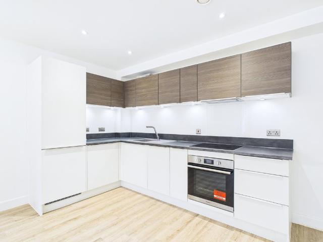 Broadway, Peterborough PE1 2 bed apartment to rent £1,025 pcm £237 pw