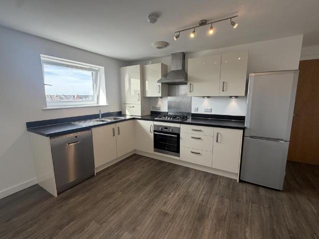 Broadway, Peterborough, PE1 2 bed apartment to rent £1,100 pcm £254 pw
