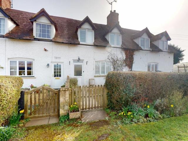 Broadway Road, Winchcombe 3 bed cottage to rent £1,250 pcm £288 pw