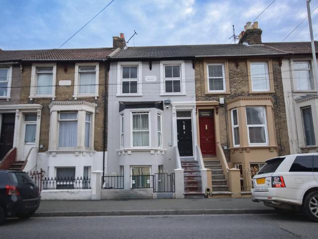 Broadway, Sheerness, ME12 1 bed in a house share to rent £650 pcm £150 pw