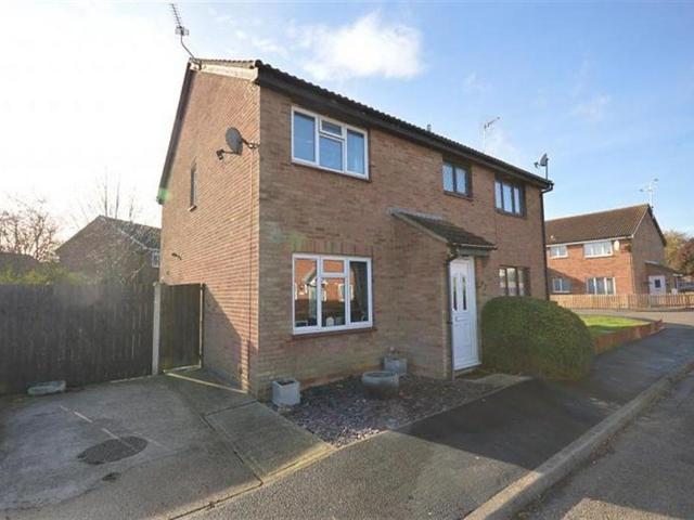 Broadway, Silver End, Witham, CM8 2 bed semi detached house to rent £1,295 pcm £299 pw