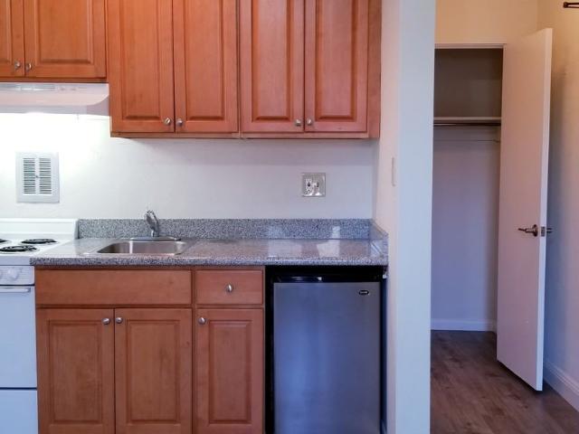 Broadwell, LLC Sac 1 Bedroom Apartment for Rent at 819 Sacramento St, San Francisco, CA 94108 Financial District