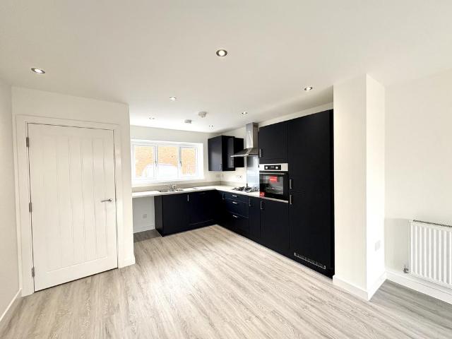 Broady Avenue, Wincham, NORTHWICH 3 bed house to rent £1,400 pcm £323 pw