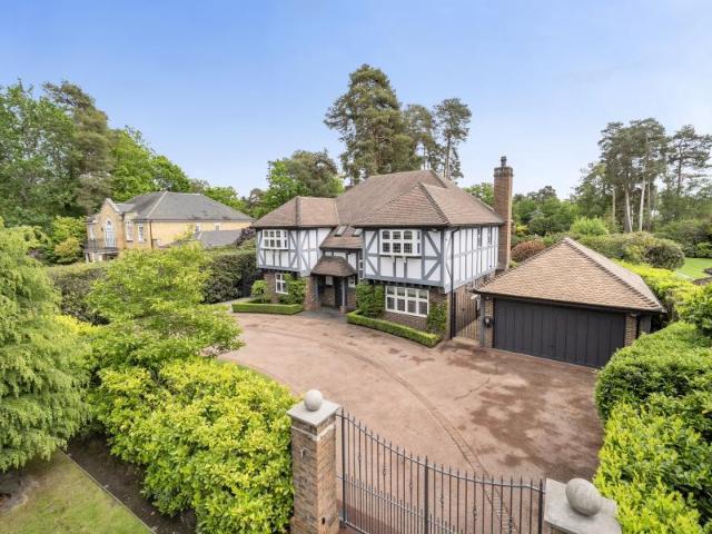 Brock Way, Wentworth Estate, Virginia. 5 bed detached house to rent £10,950 pcm £2,527 pw