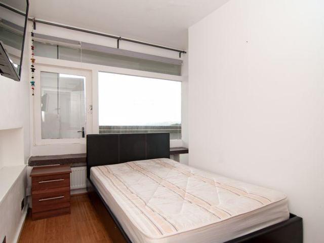 Brockbridge House, Tangley Grove, London, SW15 4EN, United Kingdom | 4 bed apartment for rent #120874828 | Rentberry