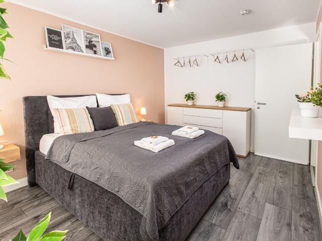 BROCKHEUS Apartments: Luxury Vista Apartment Kitchen WiFi Smart TV, Magdeburg Amsterdam Apartments for Rent
