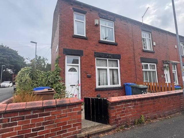 Brocklebank Road, Rochdale 3 bed end of terrace house to rent £1,050 pcm £242 pw
