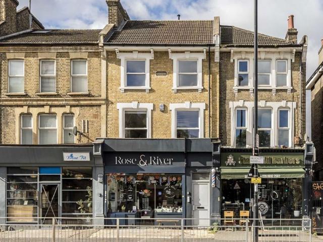 Brockley Road, London SE4 3 bed flat £2,800 pcm £646 pw