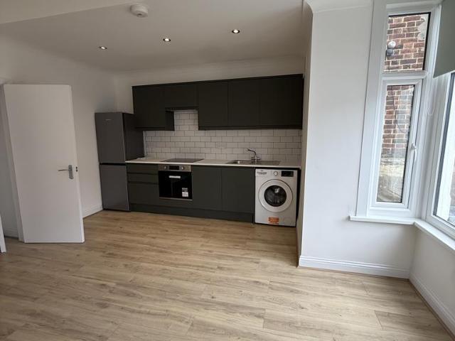 Brockley Road, London SE4 2 bed apartment to rent £2,150 pcm £496 pw