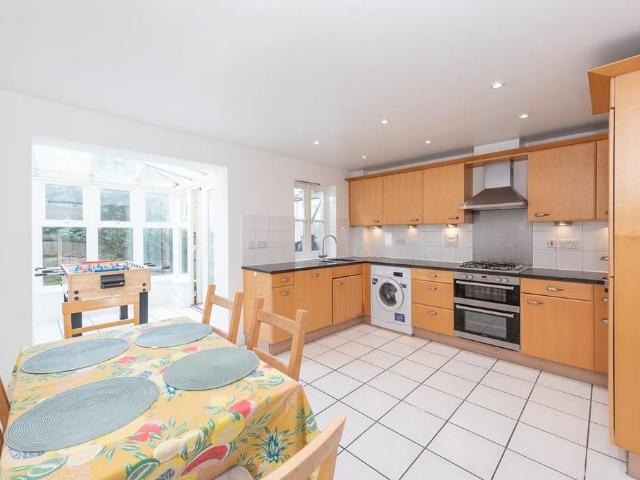 Brockwell Park Row, London, SW2 4 bed townhouse to rent £4,500 pcm £1,038 pw