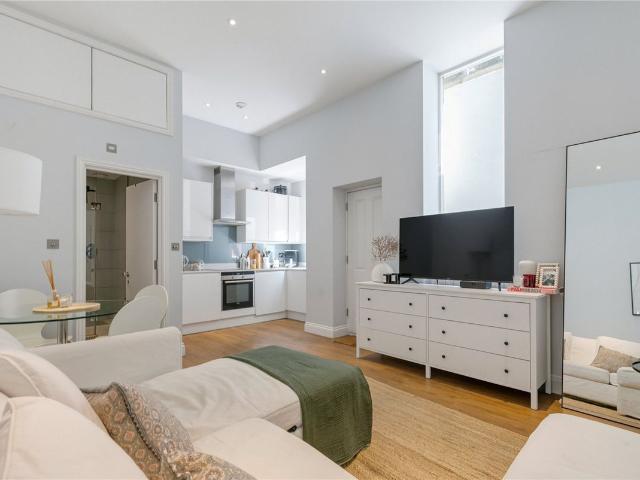 Brodrick Road SW17, 1 bed flat to rent, £1,750 pcm | PrimeLocation