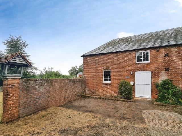 Brogdale Road, Faversham ME13 2 bed semi detached house to rent £1,350 pcm £312 pw