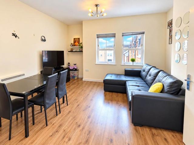 Broka Court, Aylesbury HP19, 2 bed flat to rent, £1,250 pcm | PrimeLocation