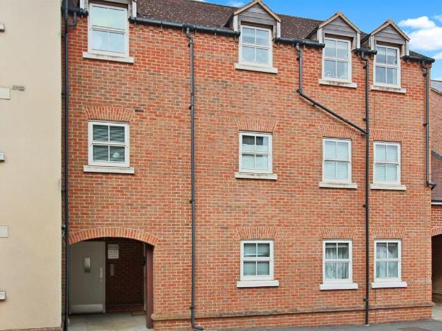 Broka Ct, Pine St, Aylesbury HP19, 2 bed flat to rent, £1,300 pcm | PrimeLocation