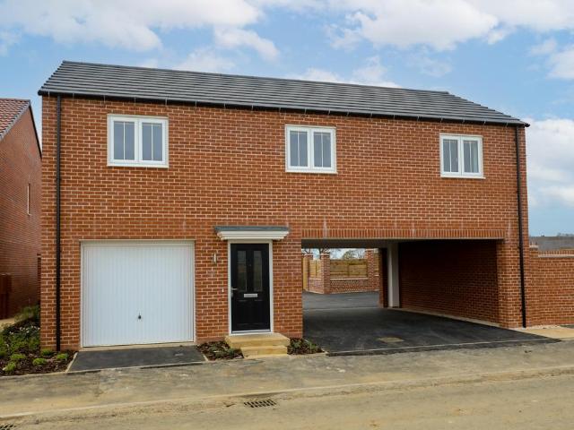Brome Close, Harpole, Northampton, NN7 2 bed flat to rent £1,260 pcm £291 pw
