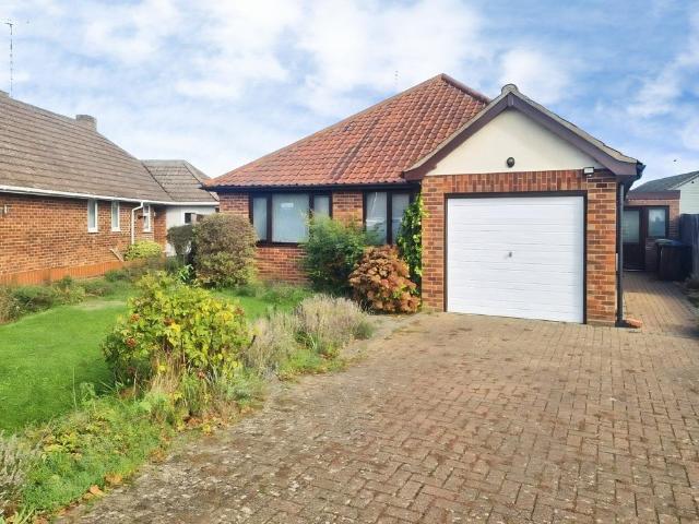 Bromeswell Road, IP4, Ipswich, IP4 3 bed bungalow to rent £1,600 pcm £369 pw