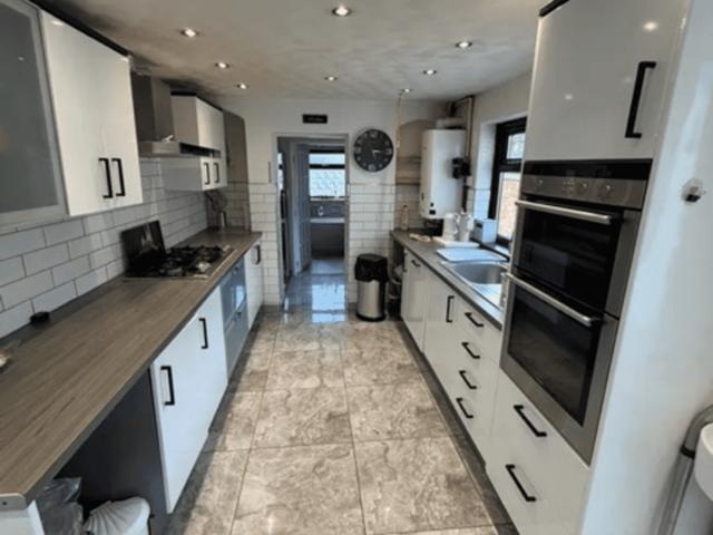 Bromford Lane, West Bromwich, B70 4 bed terraced house to rent £1,600 pcm £369 pw