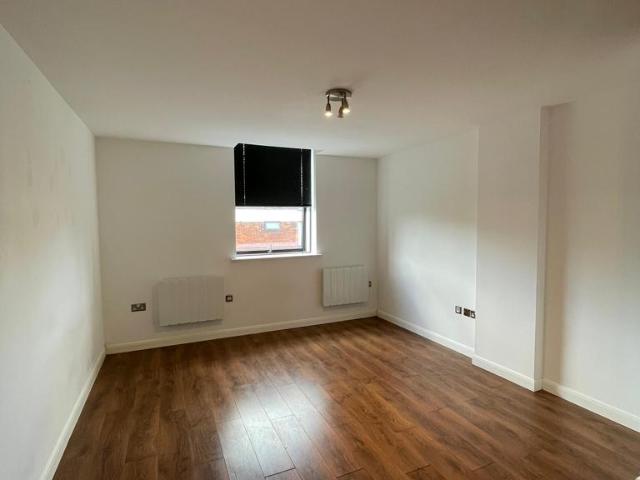 Bromham Road, Bedford MK40 2 bed flat to rent £1,300 pcm £300 pw