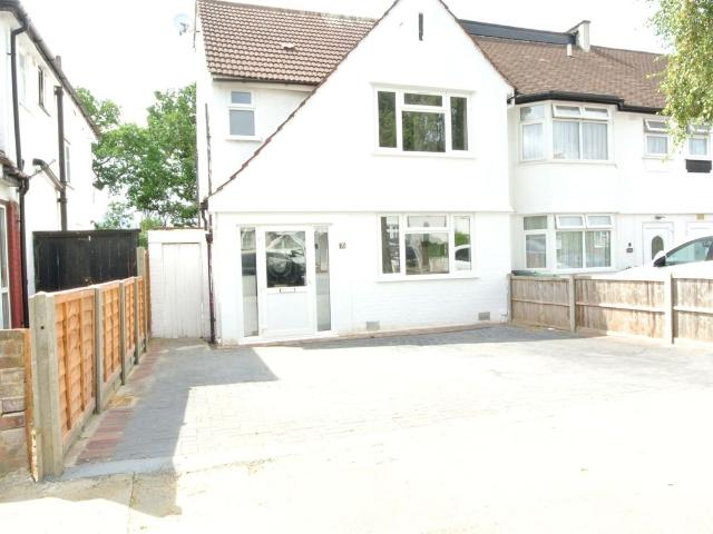 Bromley BR1, 4 bed terraced house to rent, £2,700 pcm | PrimeLocation