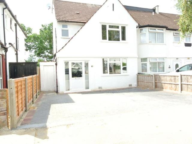 Bromley, BR1 5PY 4 bed terraced house to rent £2,700 pcm £623 pw
