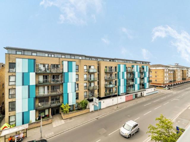 Bromley, Bromley BR2, 2 bed flat to rent, £1,280 pcm | PrimeLocation