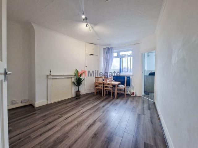Bromley Hill, Bromley BR1, 2 bed flat to rent, £1,290 pcm | PrimeLocation