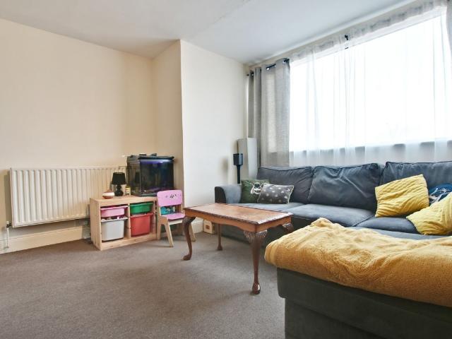 Bromley, Kent BR1, 2 bed flat to rent, £1,600 pcm | PrimeLocation