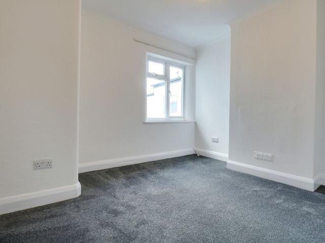 Bromley, Kent BR2, 2 bed flat to rent, £1,650 pcm | PrimeLocation