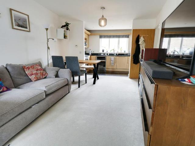 Bromley, Kent BR2 2 bed terraced house to rent £2,000 pcm £462 pw