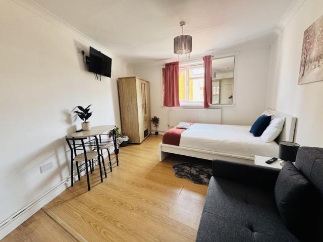 Bromley luxury Studios 18 Mts train to london