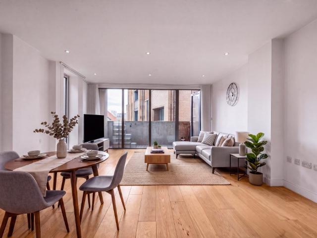 Bromley Road, Beckenham SE6, 2 bed flat to rent, £1,750 pcm | PrimeLocation