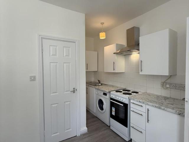 Bromley Road, Bromley BR1 1 bed flat to rent £1,300 pcm £300 pw