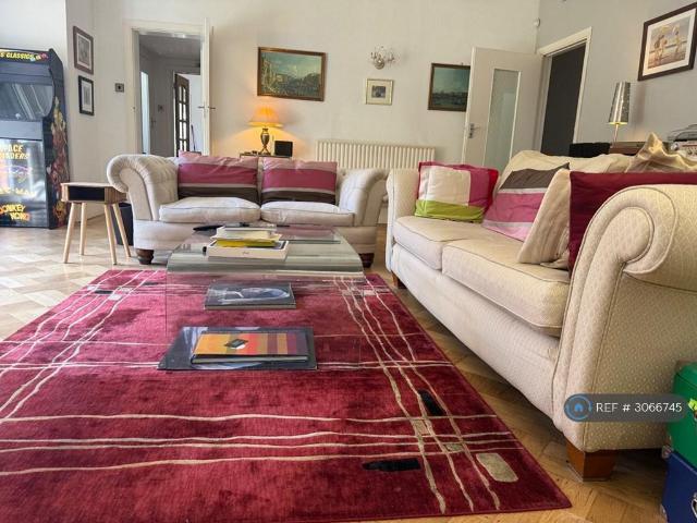 Bromley Road, Bromley, BR2 1 bed in a flat share to rent £1,175 pcm £271 pw