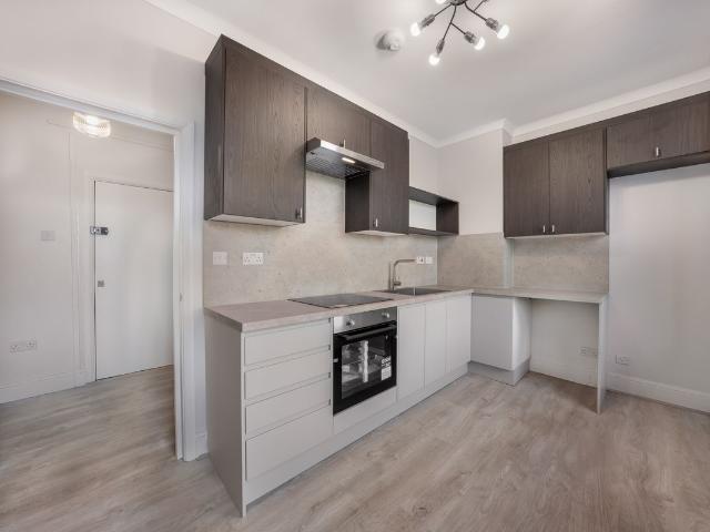 Bromley Road, London SE6, 1 bed flat to rent, £1,495 pcm | PrimeLocation