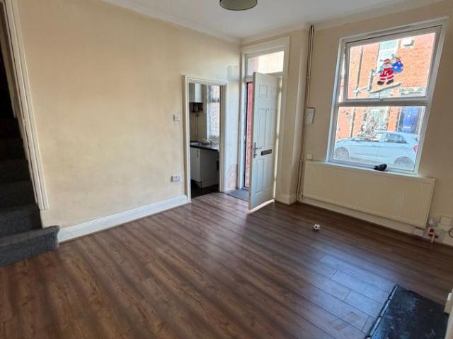 Brompton Grove, Leeds LS11, 2 bed end terrace house to rent, £850 pcm | PrimeLocation