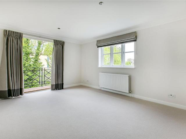 Brompton Park Crescent, Seagrave. 2 bed flat to rent £3,000 pcm £692 pw