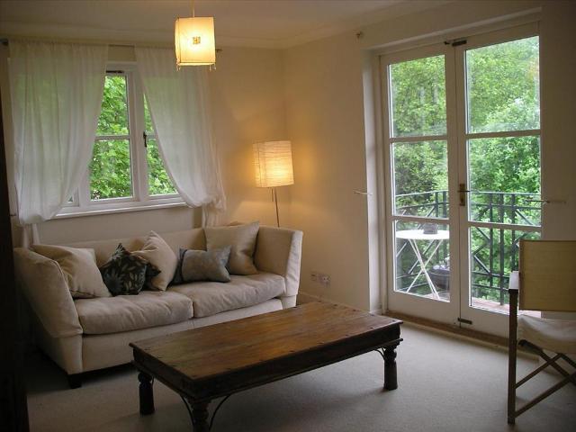 Brompton Park Cresent, London, SW6 1 bed apartment to rent £2,400 pcm £554 pw