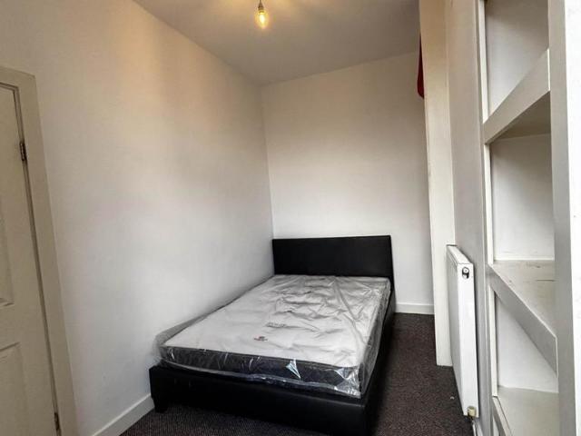 Brompton Road, Manchester 1 bed in a house share to rent £525 pcm £121 pw