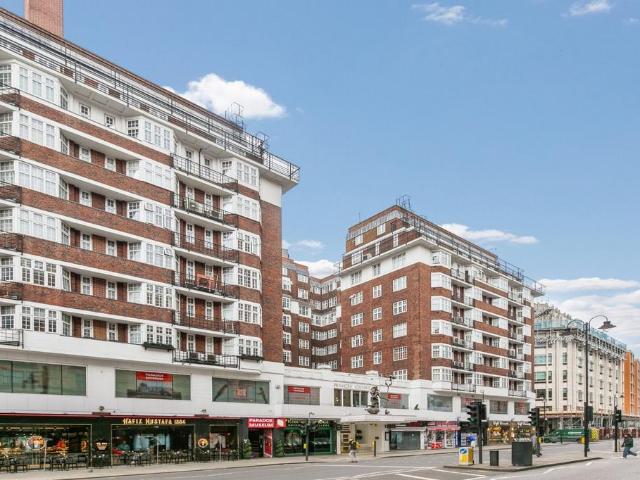 Brompton Road, London, SW3 4 bed flat to rent £10,500 pcm £2,423 pw