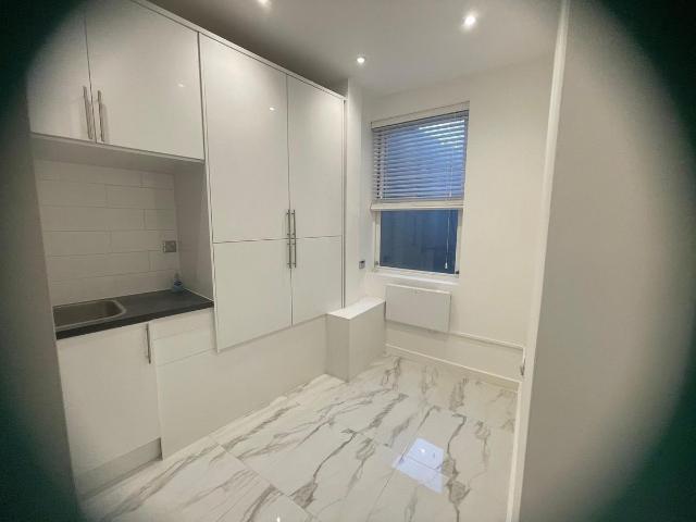 Brompton Road, London SW3, Studio to rent, £1,300 pcm | PrimeLocation