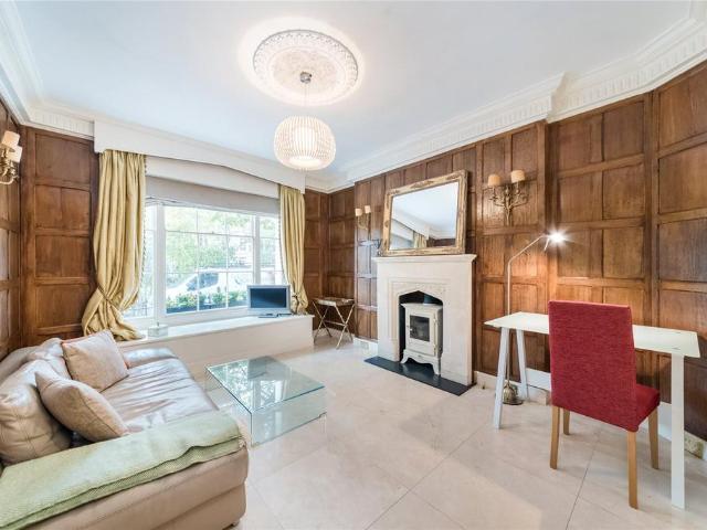 Brompton Square, Knightsbridge. 1 bed apartment to rent £3,011 pcm £695 pw