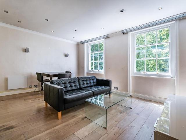 Brompton Square Knightsbridge SW3 1 bed flat to rent £4,117 pcm £950 pw