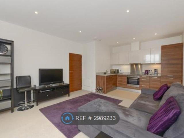 Bromyard House, Acton W3, 1 bed flat to rent, £1,850 pcm | PrimeLocation