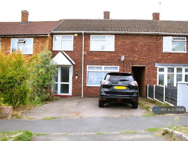 Bromycroft Road, Slough, SL2 3 bed terraced house to rent £2,150 pcm £496 pw